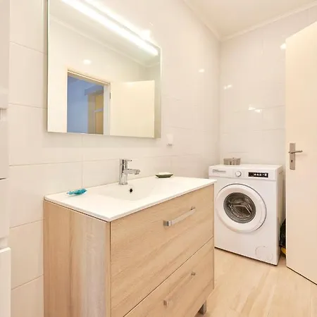 Charming 3Br Apt W/ Patio, By Timecooler Lisbon Exterior photo